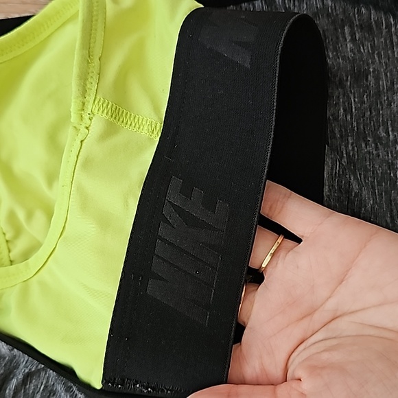 NIKE Dri-fit 2 in 1 tank top with sport bra - Picture 7 of 8
